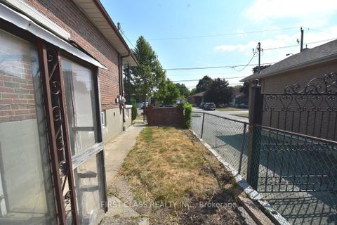 Photo 15 at 82 Gooderham Drive, Maryvale, Toronto