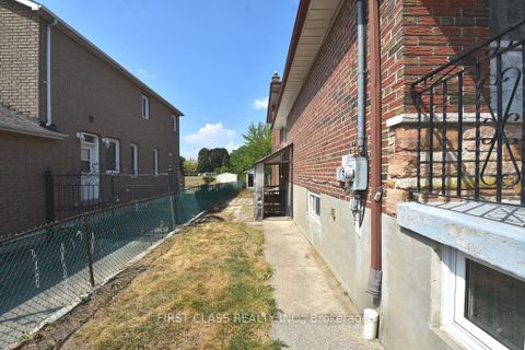 Photo 16 at 82 Gooderham Drive, Maryvale, Toronto