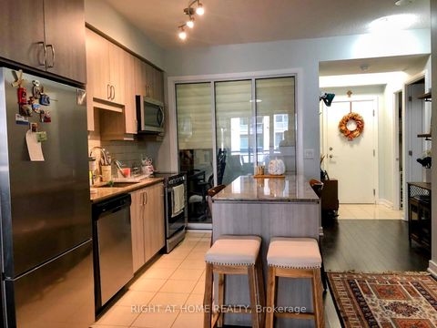 Photo 13 at SW 215 - 9191 Yonge Street, Langstaff, Richmond Hill