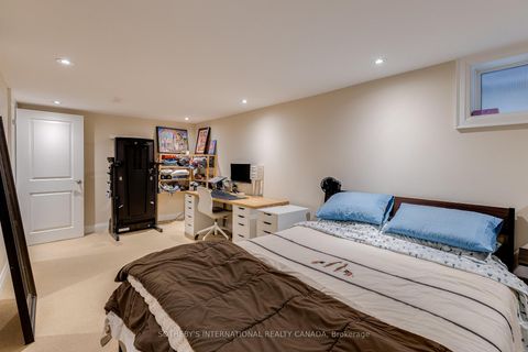 Photo 13 at 412 Wellesley Street E, South St. James Town, Toronto