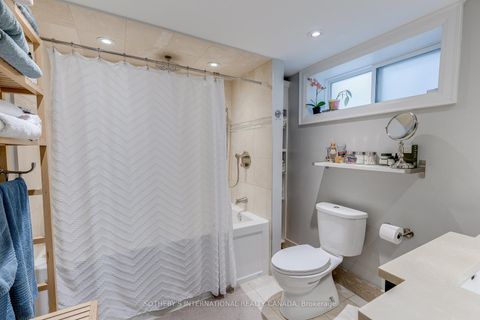 Photo 15 at 412 Wellesley Street E, South St. James Town, Toronto