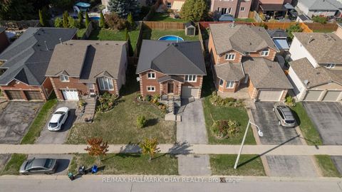 Photo 2 at 166 Country Lane, Painswick South, Barrie