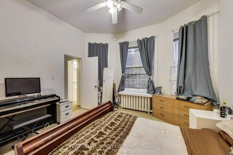 Photo 2 at 72 Walmer Road, Annex, Toronto