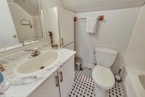 Photo 5 at 72 Walmer Road, Annex, Toronto