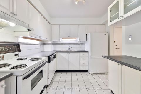 Photo 10 at 306 - 928 Millwood Road, Leaside, Toronto