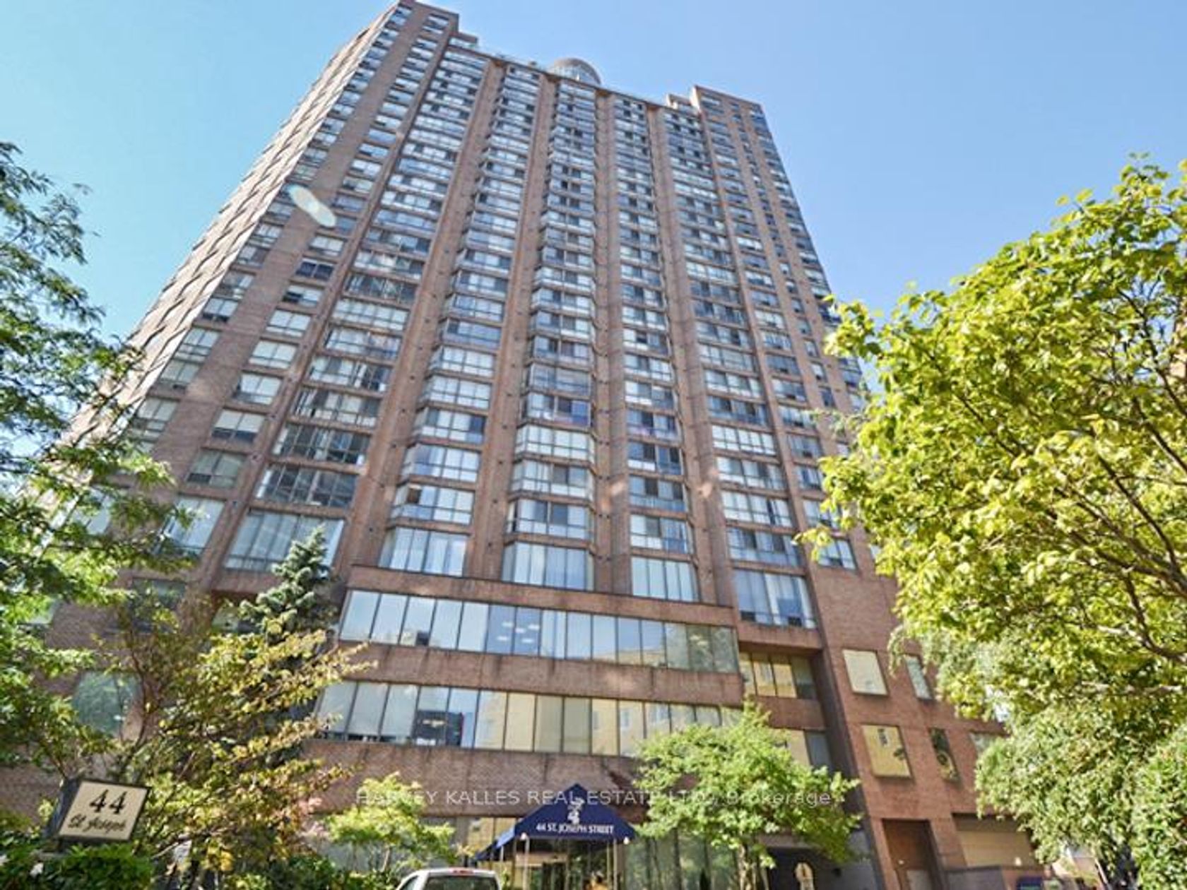 1103 - 44 St Joseph Street, Bay Street Corridor, Toronto by Loree Meneguzzi Real Estate 1103 - 44 St Joseph Street, Bay Street Corridor, Toronto