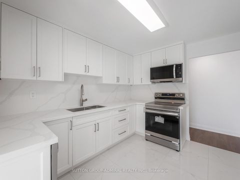 Photo 11 at 1501 - 1 Clark Avenue W, Yorkhill, Vaughan