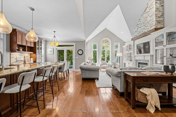 Photo 9 at 8 Harper Hill Road, Angus Glen, Markham