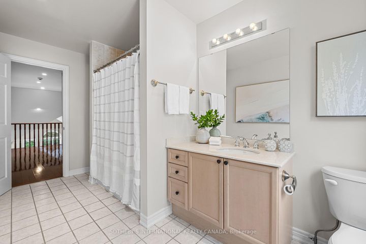 Photo 33 at 8 Harper Hill Road, Angus Glen, Markham