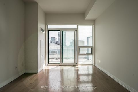 Photo 5 at 1032 - 460 Adelaide Street E, Moss Park, Toronto