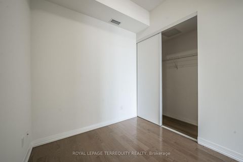 Photo 10 at 1032 - 460 Adelaide Street E, Moss Park, Toronto