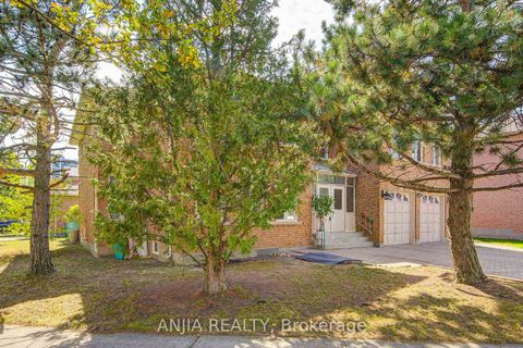 Photo 2 at 20 Lady Lynn Crescent, Doncrest, Richmond Hill