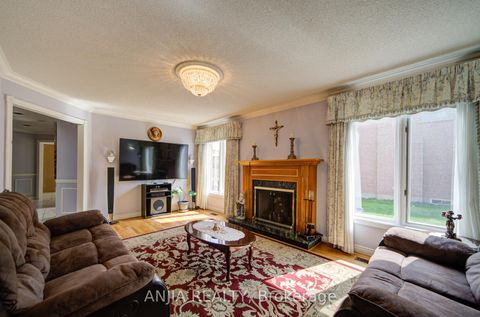 Photo 15 at 20 Lady Lynn Crescent, Doncrest, Richmond Hill