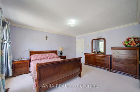 Photo 24 at 20 Lady Lynn Crescent, Doncrest, Richmond Hill