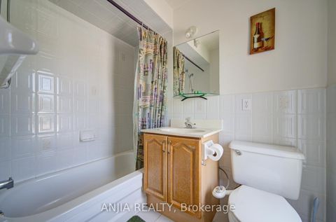 Photo 25 at 20 Lady Lynn Crescent, Doncrest, Richmond Hill