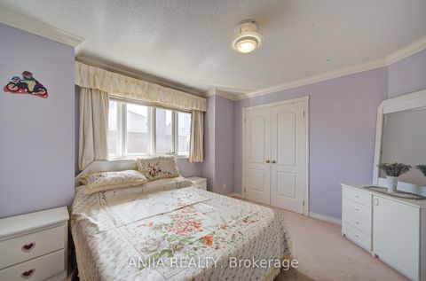 Photo 30 at 20 Lady Lynn Crescent, Doncrest, Richmond Hill