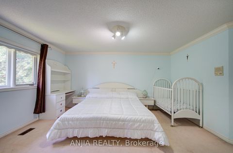 Photo 33 at 20 Lady Lynn Crescent, Doncrest, Richmond Hill