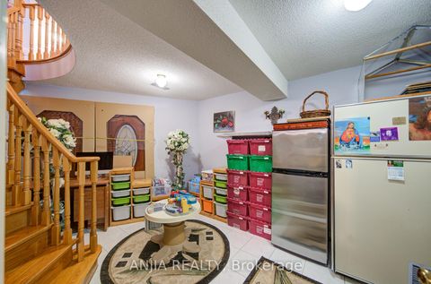 Photo 37 at 20 Lady Lynn Crescent, Doncrest, Richmond Hill