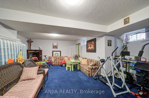 Photo 38 at 20 Lady Lynn Crescent, Doncrest, Richmond Hill