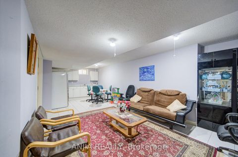 Photo 39 at 20 Lady Lynn Crescent, Doncrest, Richmond Hill