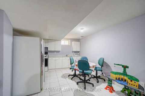 Photo 40 at 20 Lady Lynn Crescent, Doncrest, Richmond Hill