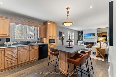 Photo 5 at 32 Mayvern Crescent, North Richvale, Richmond Hill