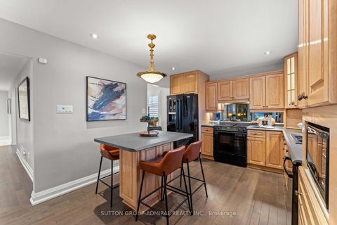 Photo 6 at 32 Mayvern Crescent, North Richvale, Richmond Hill