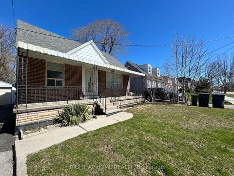 Photo 1 at 50 Moore Park Avenue, Newtonbrook West, Toronto
