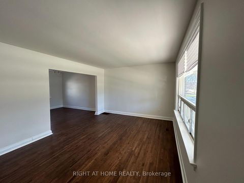 Photo 2 at 50 Moore Park Avenue, Newtonbrook West, Toronto