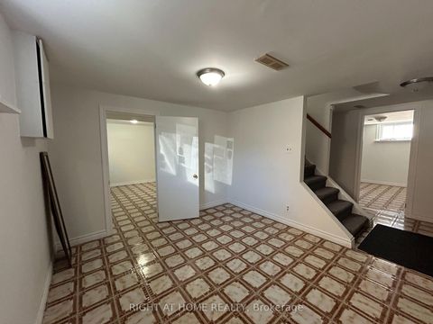 Photo 12 at 50 Moore Park Avenue, Newtonbrook West, Toronto