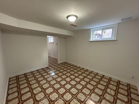 Photo 13 at 50 Moore Park Avenue, Newtonbrook West, Toronto