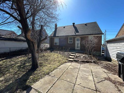 Photo 16 at 50 Moore Park Avenue, Newtonbrook West, Toronto