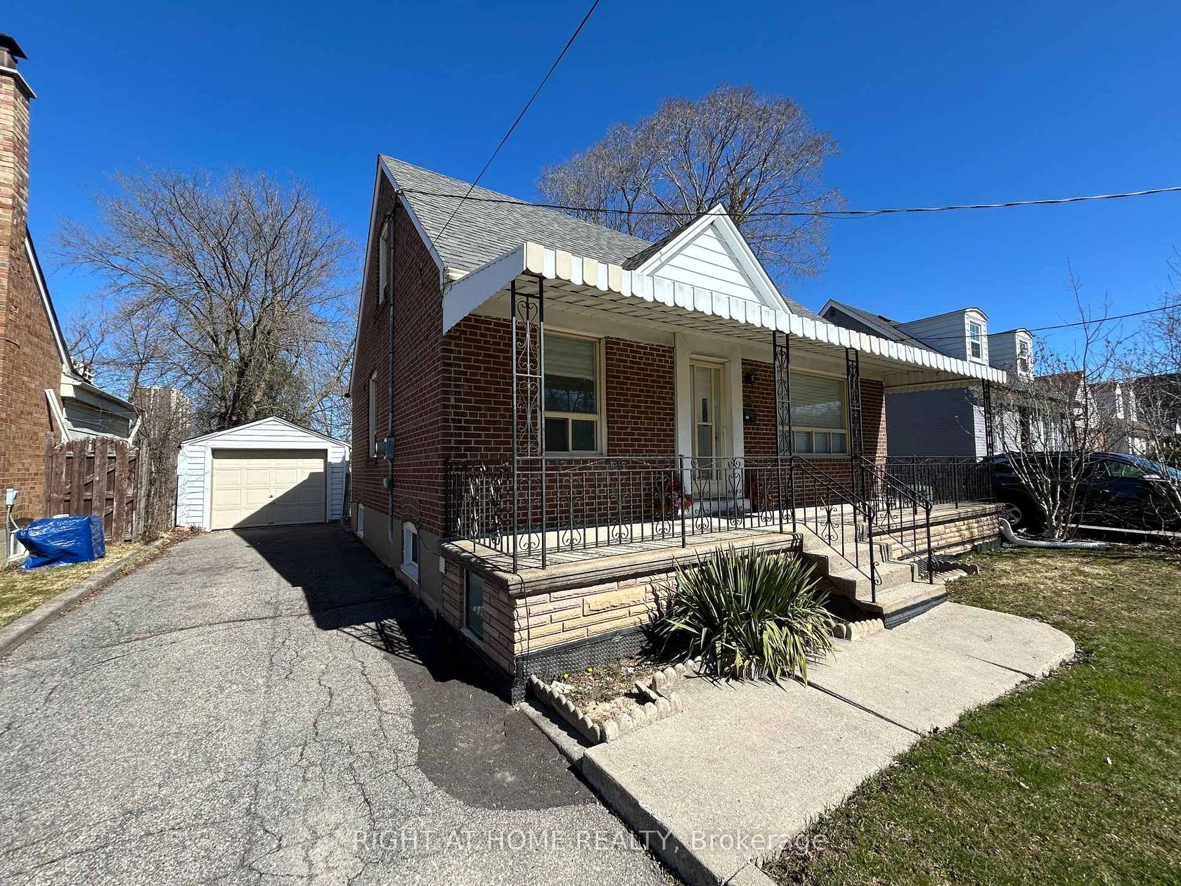 50 Moore Park Avenue, Newtonbrook West, Toronto by Alessia Polo 50 Moore Park Avenue, Newtonbrook West, Toronto