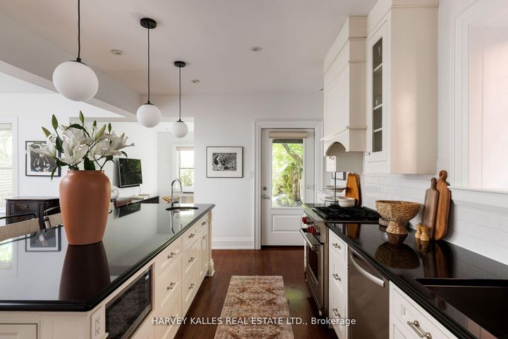 Photo 14 at 8 Edgewood Crescent, Moore Park, Toronto