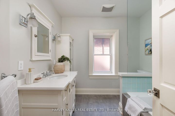 Photo 23 at 8 Edgewood Crescent, Moore Park, Toronto