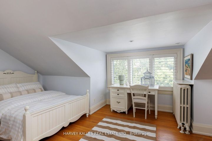 Photo 32 at 8 Edgewood Crescent, Moore Park, Toronto