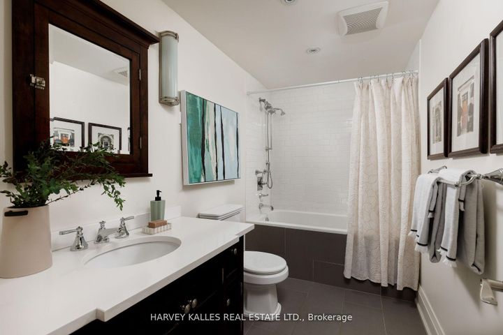 Photo 34 at 8 Edgewood Crescent, Moore Park, Toronto