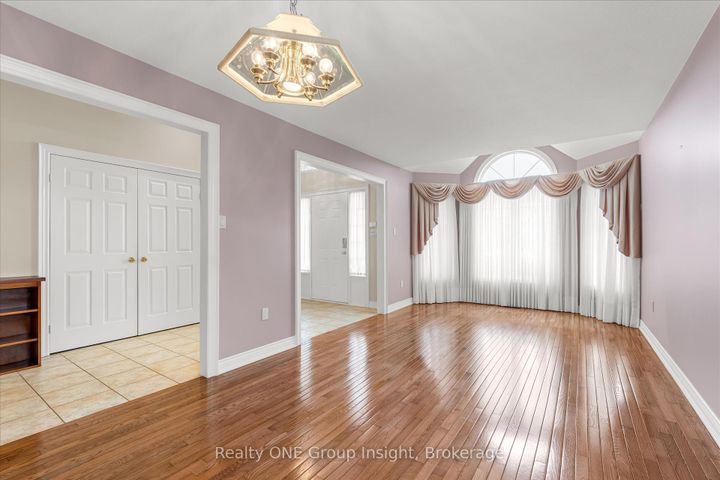 Photo 8 at 66 Chelmsford Place, Kentley, Hamilton