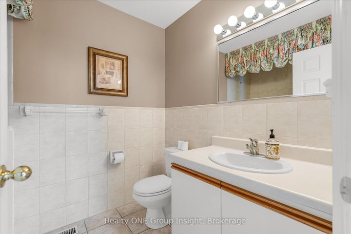Photo 9 at 66 Chelmsford Place, Kentley, Hamilton
