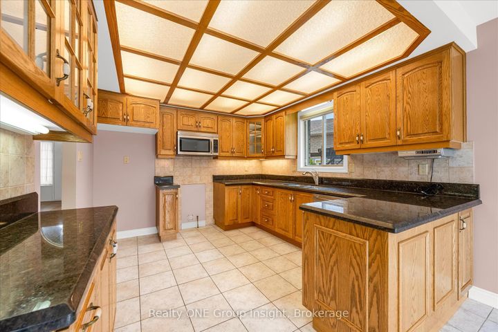Photo 11 at 66 Chelmsford Place, Kentley, Hamilton