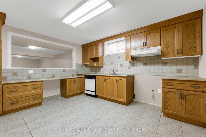 Photo 16 at 66 Chelmsford Place, Kentley, Hamilton