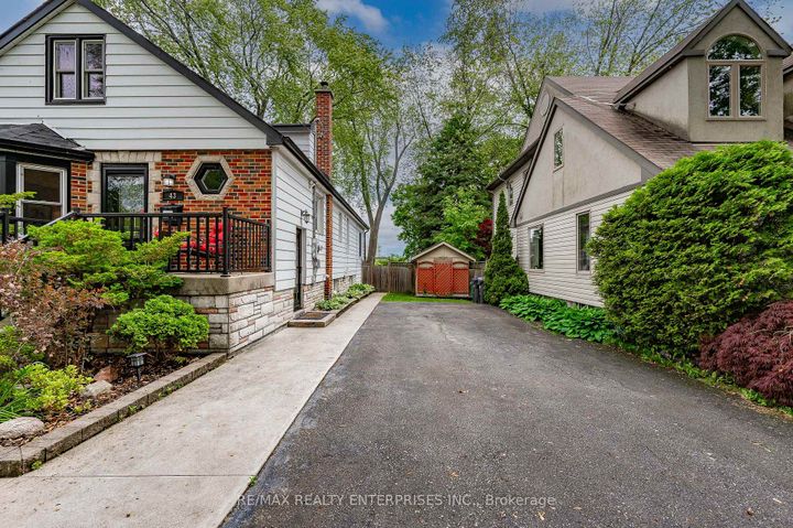 Photo 2 at 43 Pine Avenue S, Port Credit, Mississauga