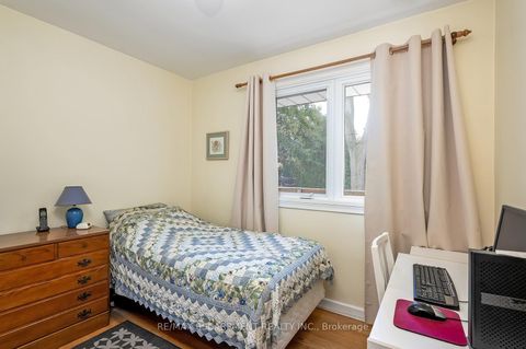 Photo 15 at 414 Third Line, WO West, Oakville