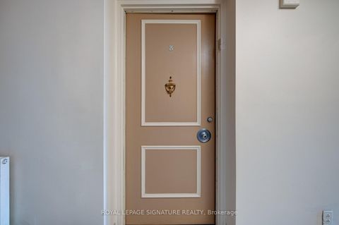 Photo 7 at 3 - 8 Corinth Gardens, Mount Pleasant East, Toronto