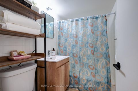 Photo 28 at 3 - 8 Corinth Gardens, Mount Pleasant East, Toronto
