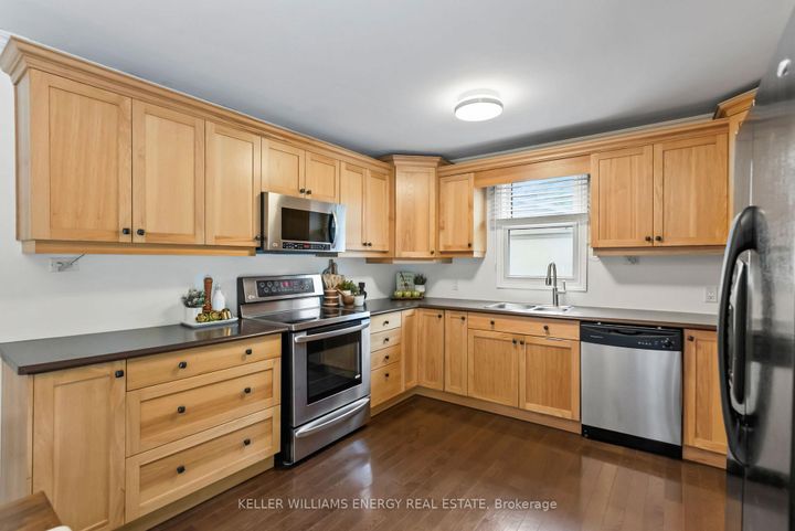 Photo 9 at 211 Severn Street, McLaughlin, Oshawa