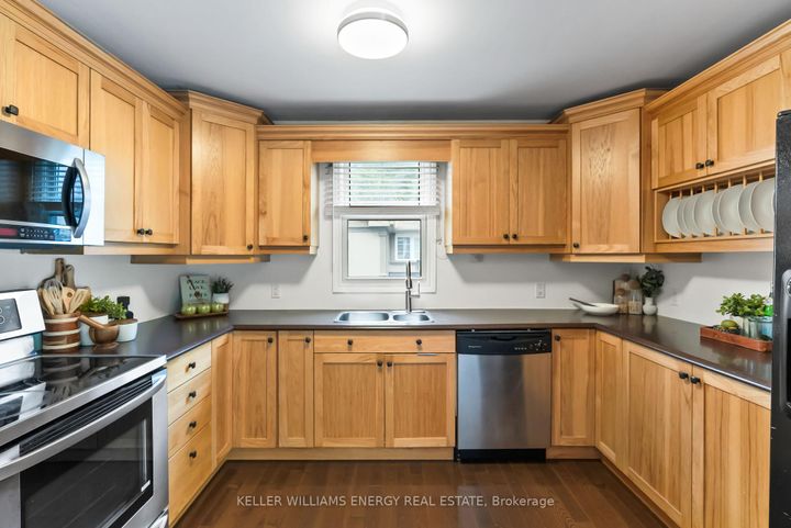 Photo 11 at 211 Severn Street, McLaughlin, Oshawa