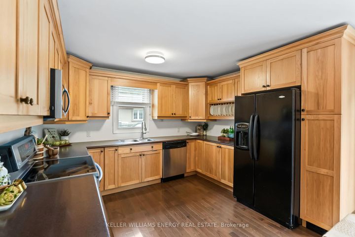 Photo 12 at 211 Severn Street, McLaughlin, Oshawa