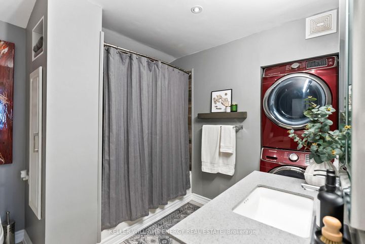 Photo 18 at 211 Severn Street, McLaughlin, Oshawa