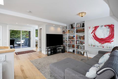 Photo 26 at 26 Mcmaster Avenue, Casa Loma, Toronto
